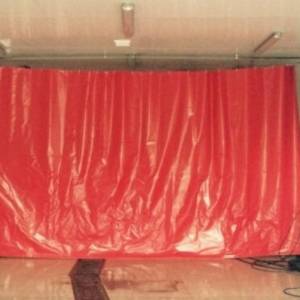 картинка Штора красная для автомоек  из армированной ПВХ ткани, плотность  630 гр/м2 для автомойки