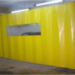 картинка Штора желтая с окном для автомоек  из армированной ПВХ ткани, плотность  630 гр/м2 для автомойки